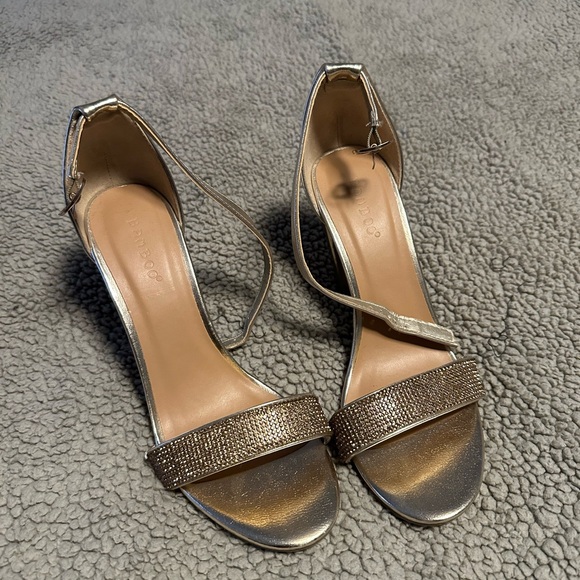 BAMBOO Shoes - Bamboo Elegant Gold High Heels Size 8